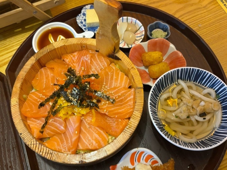  동성로 초밥 맛집 토토스시 동성로 본점 생연어덮밥, 새우초밥