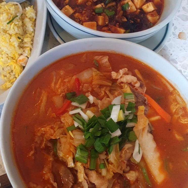  인간은 얄팍한 면이 있어서 타인의 불행을 자신의 행복으로 종종 착각한다.