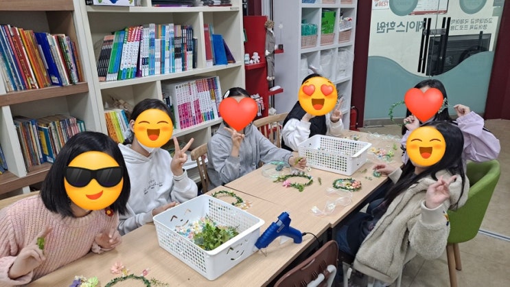  [월평동 영어학원 EiE월평제이스어학원/화이트데이 활동]사탕 화관 만들기