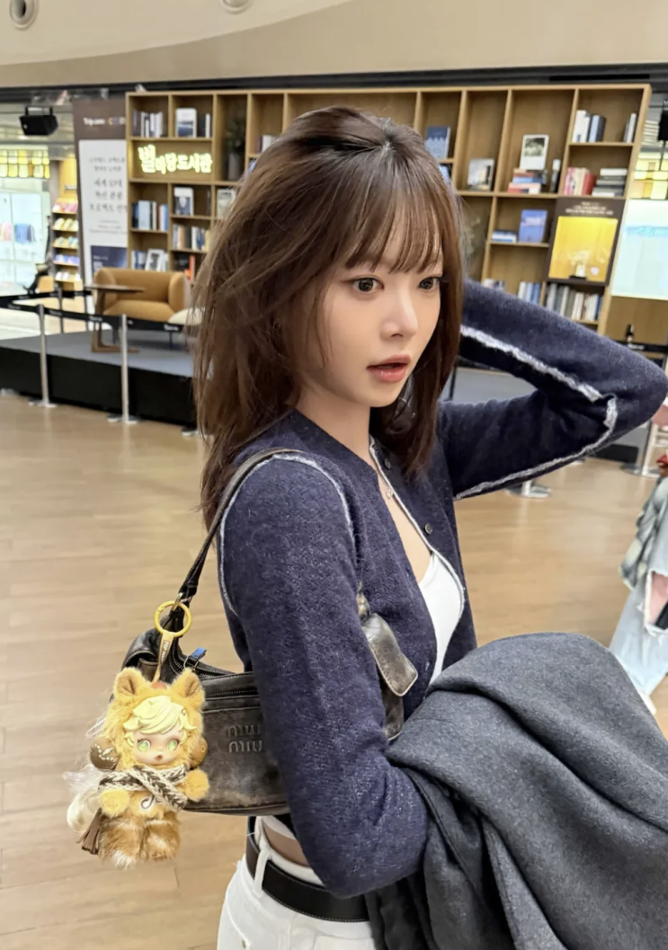  [셀럽 패션] 르세라핌 홍은채 인스타 패션! 쿠어우먼 크롭 가디건 코디