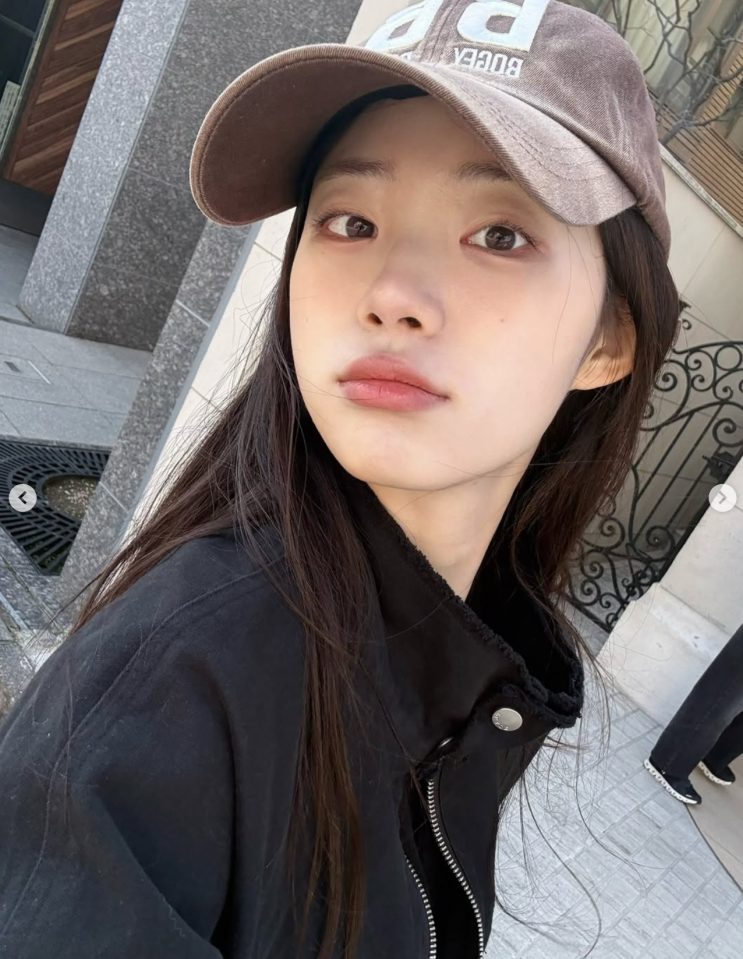  신시아 봄 자켓 체크 스커트, 설레는 사복 코디
