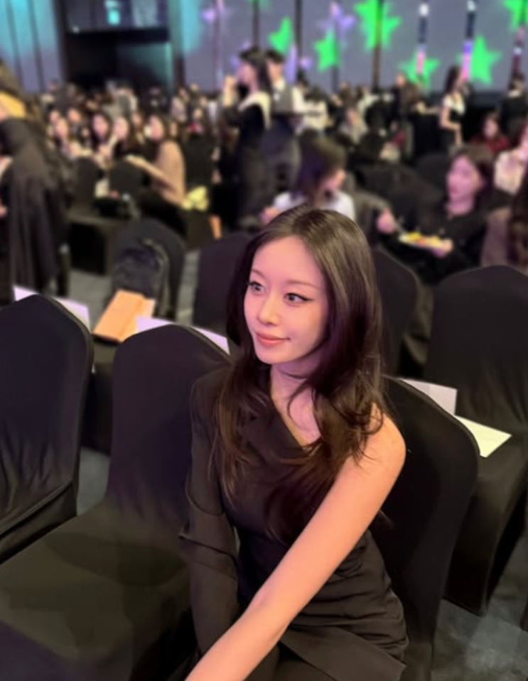   티아라 지연 이혼 후 첫 공식 석상? 인형 비주얼로 전한 근황