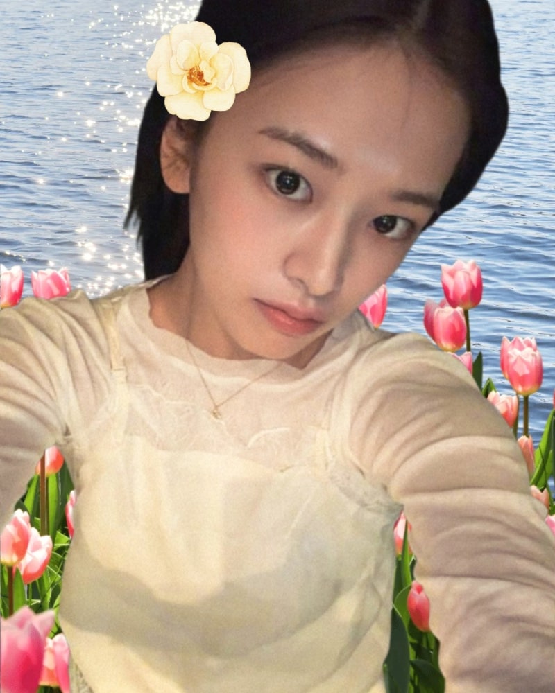 IVE安兪眞的Instagram春日自拍