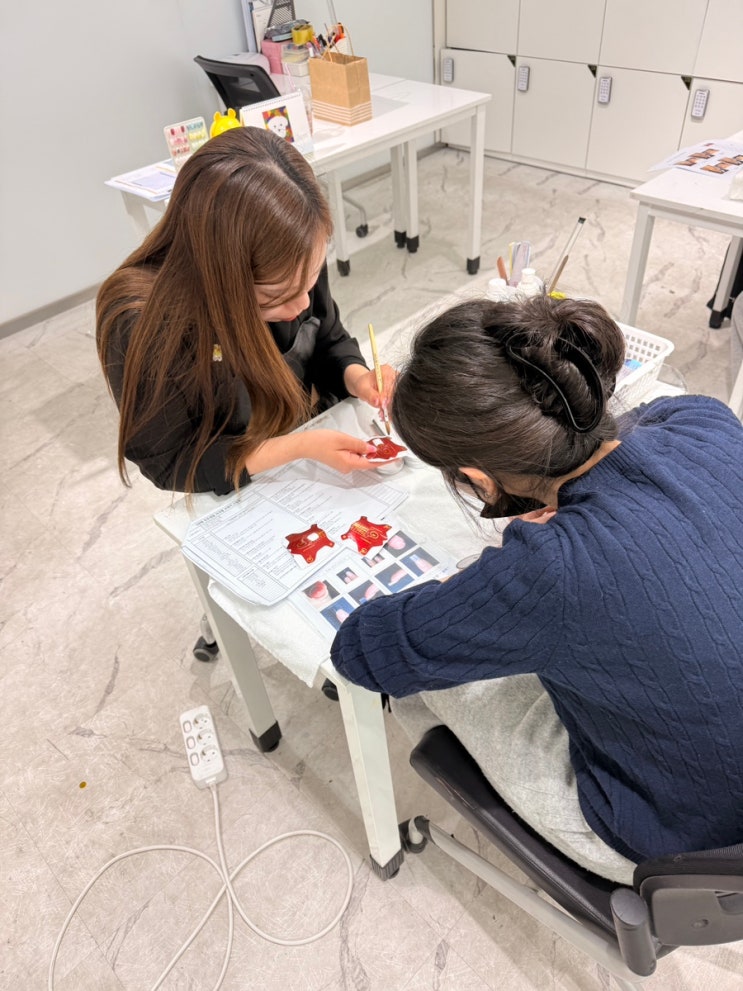 수원네일아트학원 체계적인 1:1 교육 진행