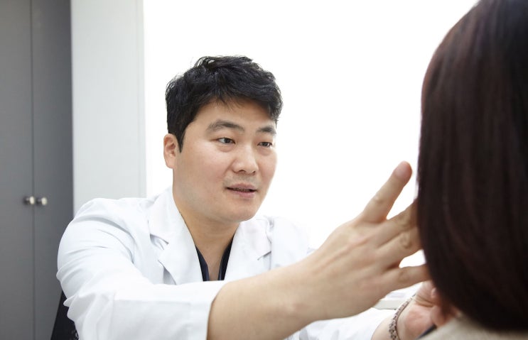  안양 이마필러/무턱필러/팔자필러, 주름과 얼굴선 변화가 함께 나타나는 이유