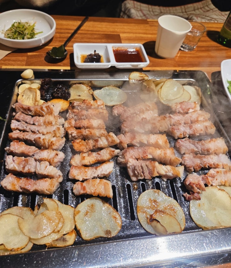  창원 상남동 후발대 야구선수 사인 가득한 삼겹살 맛집