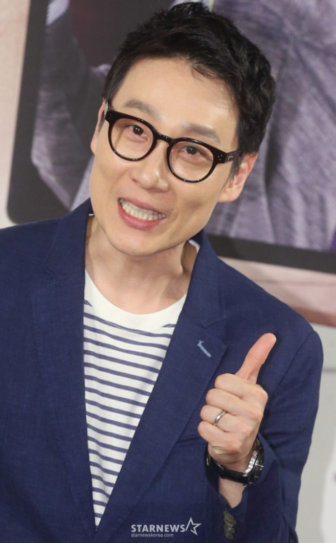   4년 만의 귀환! 이휘재 불후의 명곡서 ‘세월이 가면’ 열창... 복귀 신호탄일까?