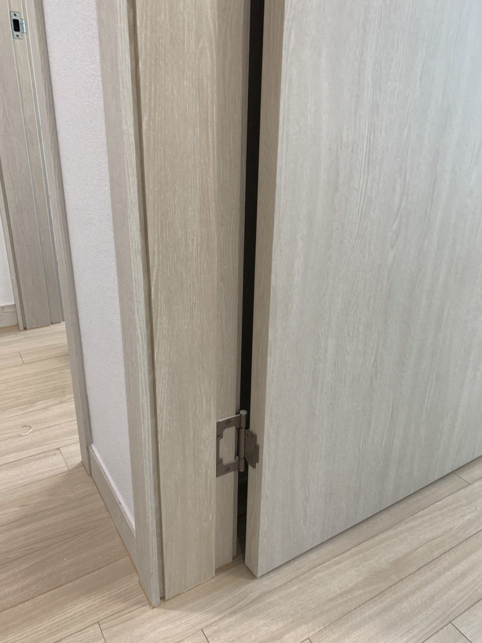 문틀시트지복원업체 성남현장 전문가를 불러야하는 이유