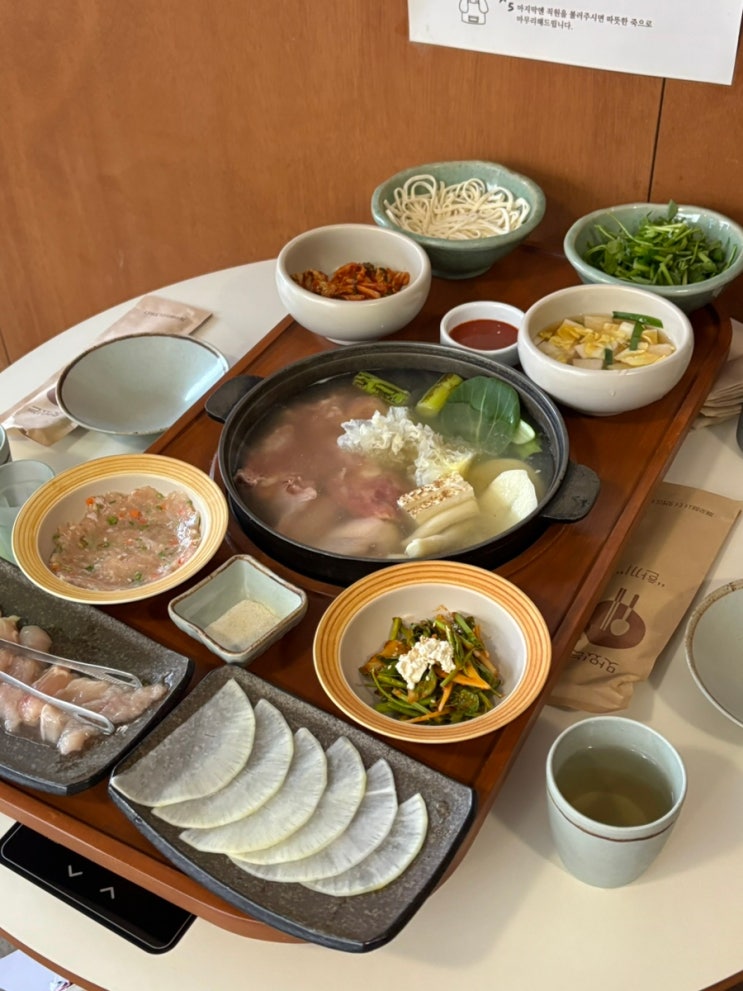  합정역 맛집 코스처럼 즐기는 정갈한 데이트 맛집 • 산미나리 닭한마리