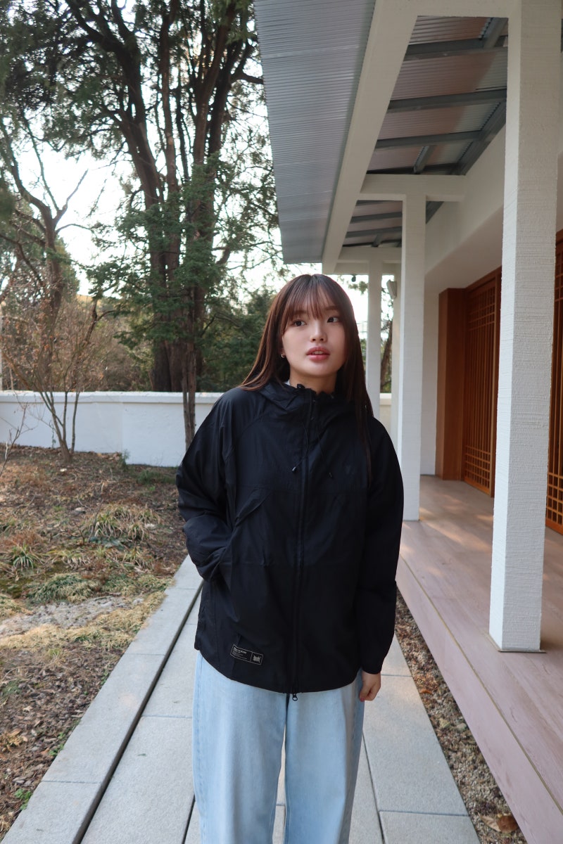 여자 남자 바람막이 추천 봄 아우터 브라운 브레스 입기
