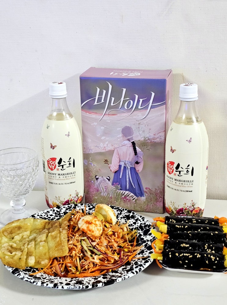  부드러운 청량감 '조선RTD 순희막걸리' 비빔납작만두와 페어링 후기