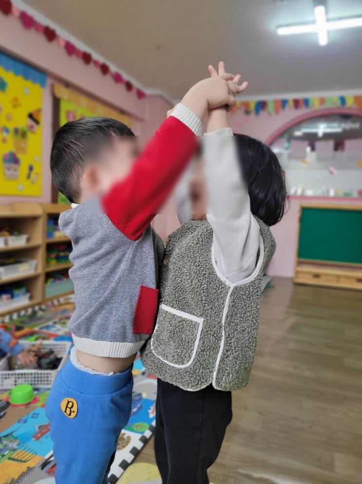  풍덕천동어린이집 아이큰별어린이집 공놀이 표준보육과정(친구와 손 맞대기) 아동주도놀이교육
