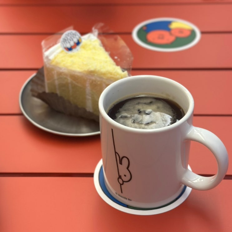  부산여행 산 꼭대기에 위치한 부산항 뷰 미피를 좋아한다면 miffy 미피카페 부산 & 미피스토어 리뷰.