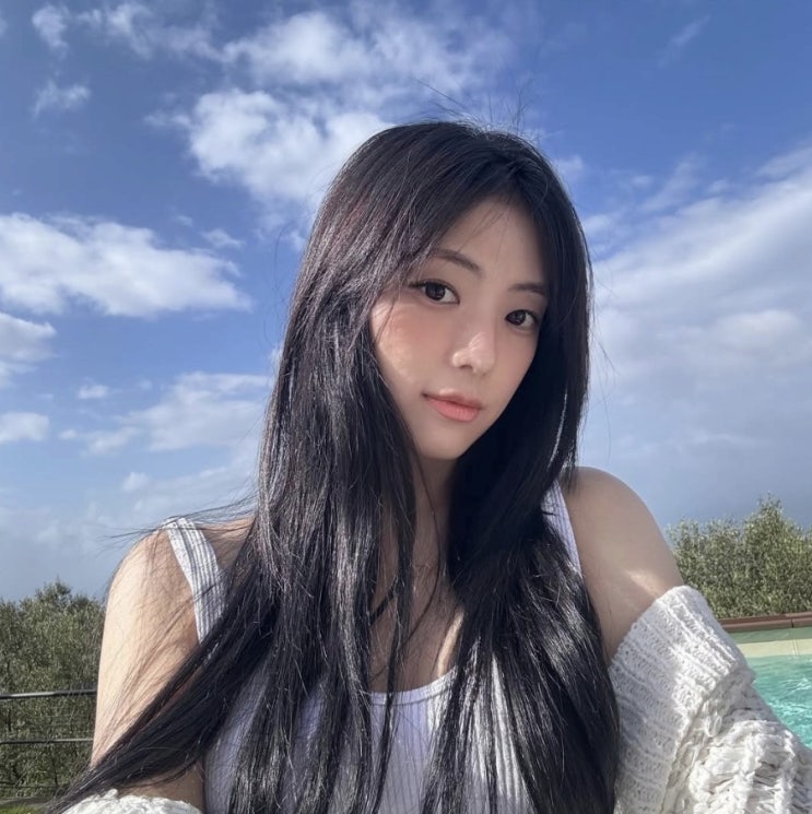  '애 엄마라면서요..' 지수 친언니 김지윤, 일반인인데 이 비주얼 실화?