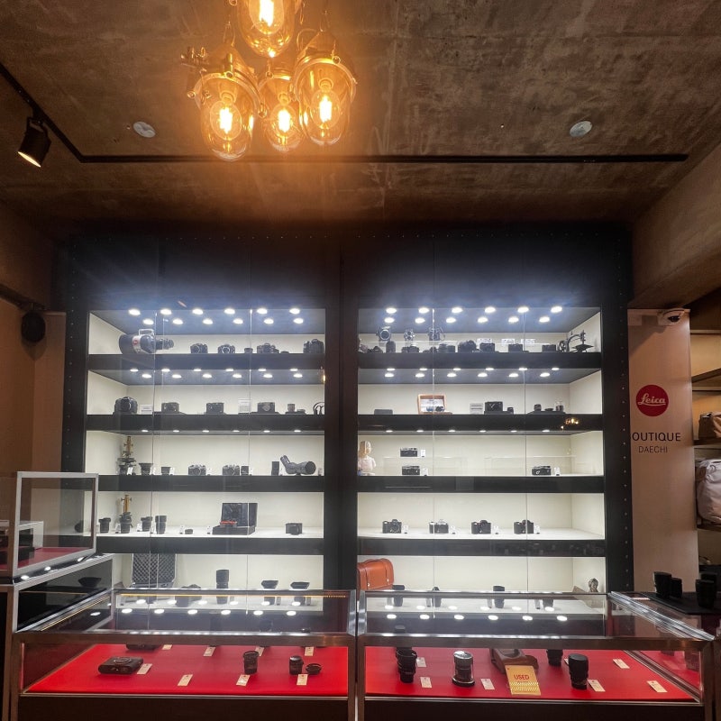 반도카메라 강남점에서 라이카(LEICA), 캐논(Canon) 등 다양한카메라와 렌즈들을 구경해 봄