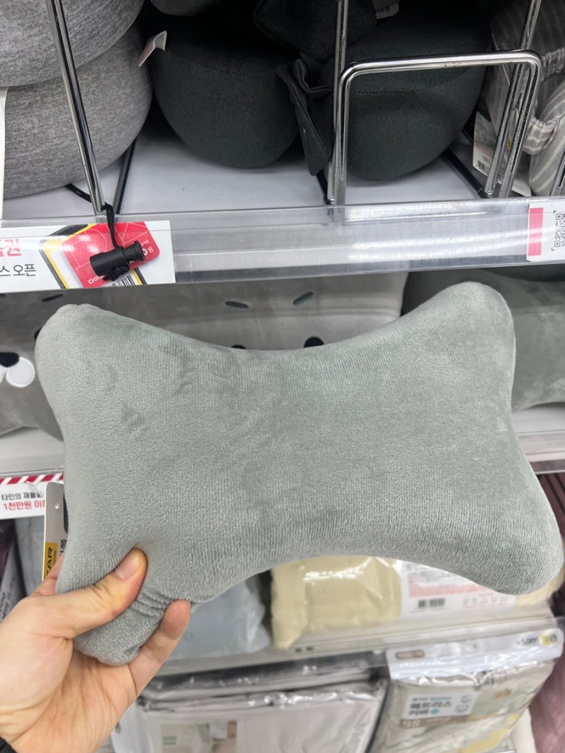 다이소 차량용 목베개 운전할 때 말고 '이곳'에서도 쓴다고?