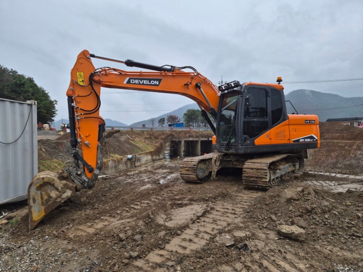  두산 DX150LC-7 2025년식 신차수준 코끼리집게 06 궤도형 중고굴삭기