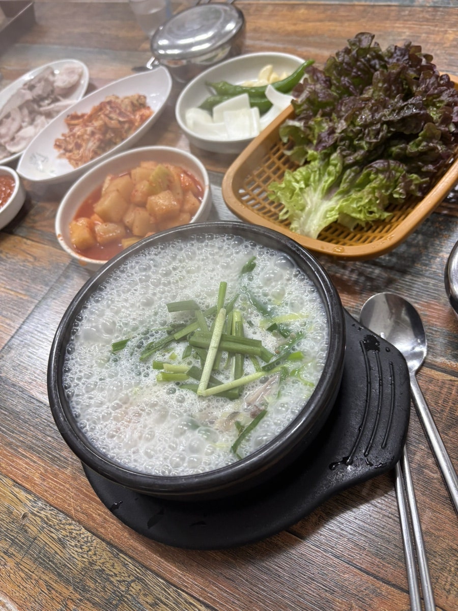 더큼돼지국밥 사진 4