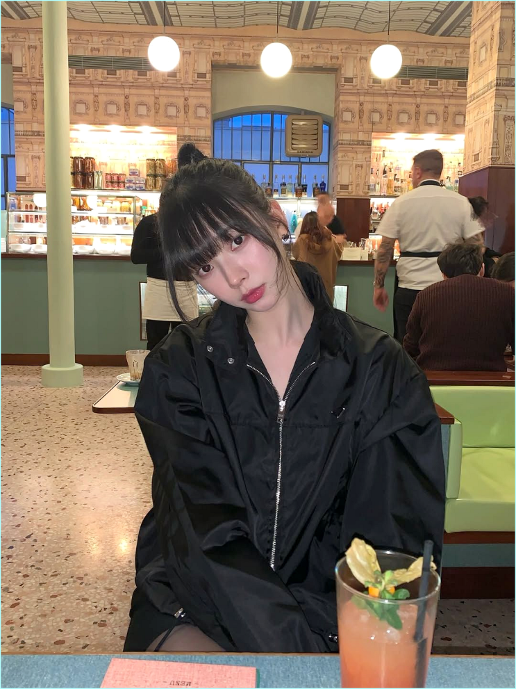  "바람막이가 이렇게 힙했나?" 카리나,김나영 레전드 찍은 고프코어룩 한 끗 차이