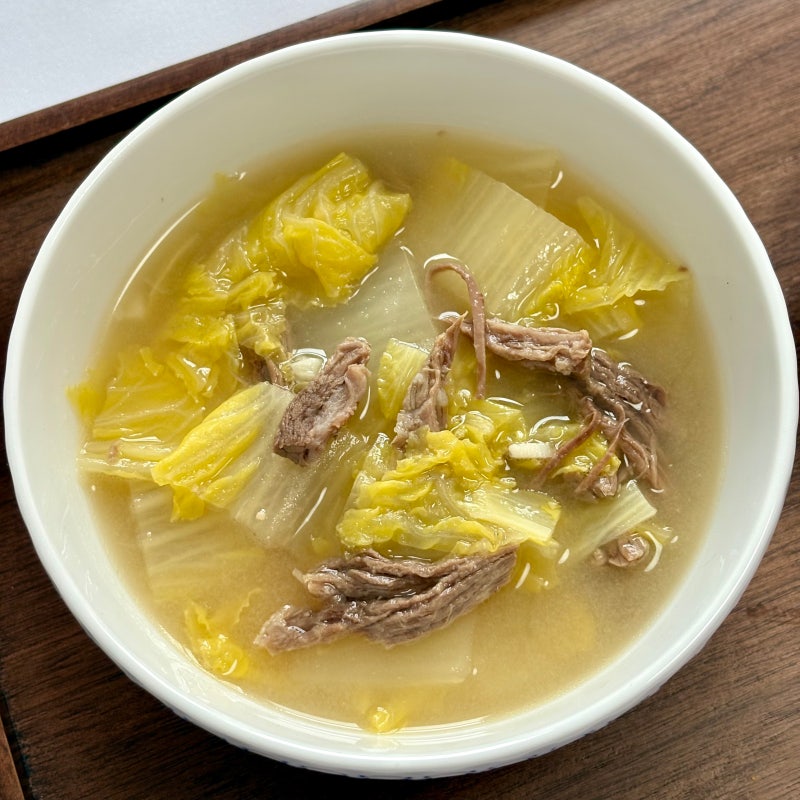 아침 국으로 최고! 소고기 알배추 된장국 레시피