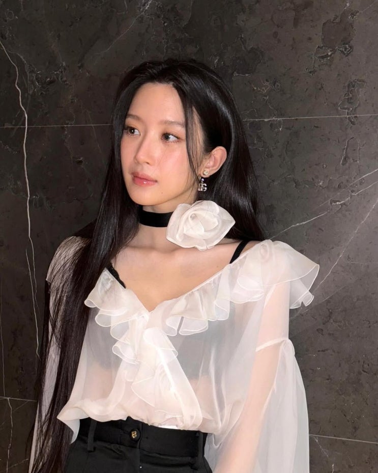  "속옷이야 패션이야?" 제니부터 장원영까지, 한 끗 차이로 끝내는 언더웨어 노출법
