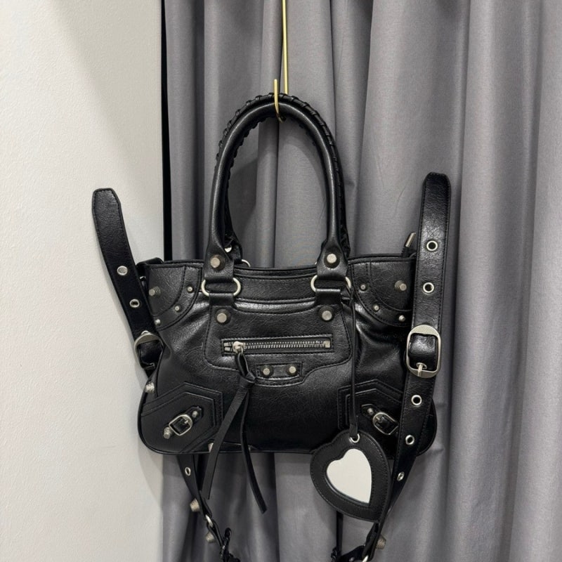 aespa Giselle's Balenciaga Neo Cagole Handbag