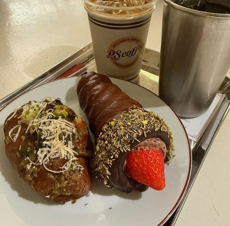  대구 베이커리 맛집 소금빵이 유명한 반월당역 카페 피에스