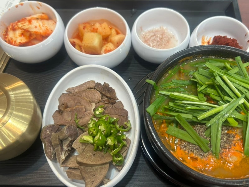 수원 성균관대학교 학식 CNS관 솔직후기- 얼큰순대국 수육정식 “학식 중 최고, 가격이 흠”