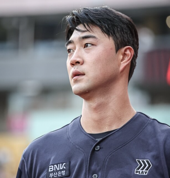 “네 공이 대한민국 최고다” <b>김태형 감독</b> 독설 섞인 격려