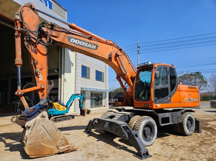  두산 DX210WA 2014년식 중고굴삭기 08 타이어식
