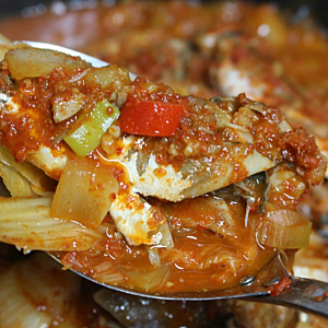 "감칠맛 살아있는" 묵은지 김치찜 레시피 고등어통조림 요리