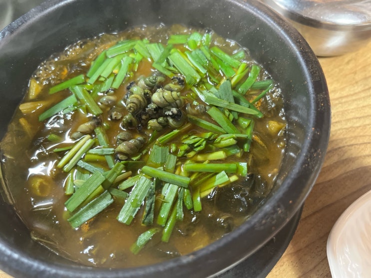  대전 중구 올갱이 전문 노포 내집식당, 따뜻한 국물로 속 풀기