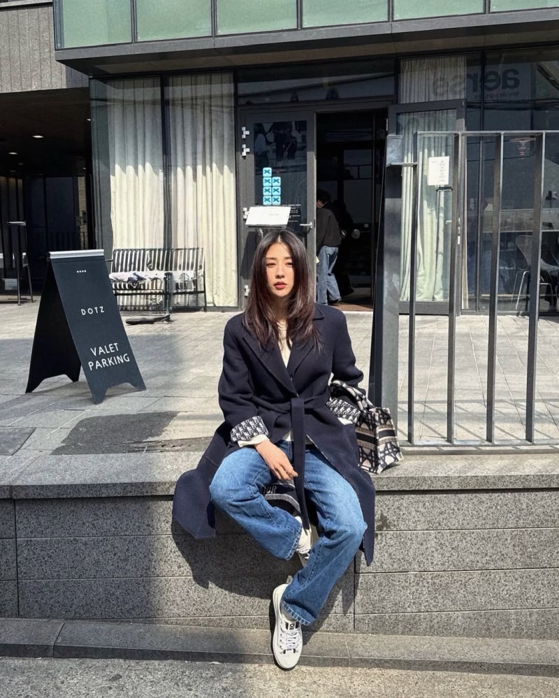 840만원 디올 코트? 박하선 사복, 와이드 데님으로 완성한 꾸안꾸 럭셔리 룩!