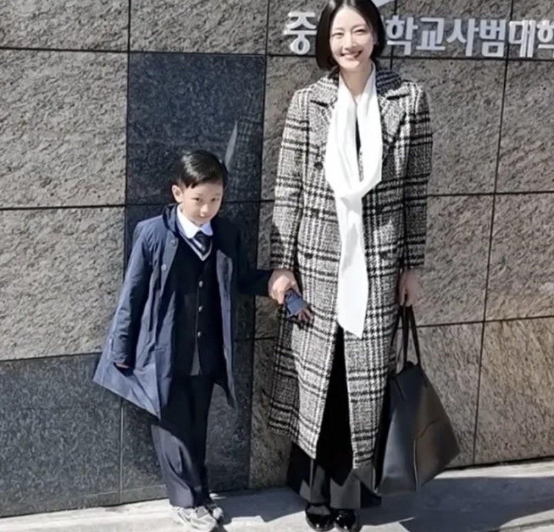 모델 이현이 아들 중대부초 합격 비결? 로또라 불리는 이유와 남편 홍성기 재산·나이 총정리....