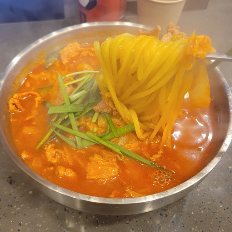  경복궁역: 도합 152만명 유튜버인 공혁준, 영알남이 만든 [유식당] '고기짬뽕' 후기