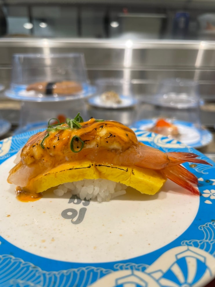  주말 웨이팅 군산 회전초밥 맛집 수송동 으뜸스시 한접시 2200원 프리미엄 초밥 4400원 군산혼밥 브레이크타임 없는 수송동초밥 참다랑어배꼽살 대뱃살