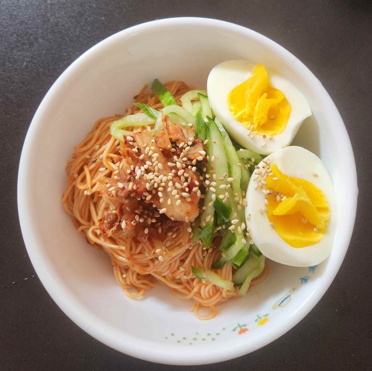  비빔국수 물 안 생기게 만드는법 오이와 면 수분 잡는 핵심