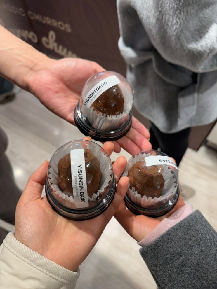  명동 롯데백화점 본점 이순신당 두바이 생딸기 찹쌀떡!