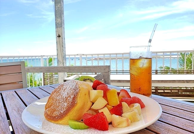 오키나와 나하공항 근처 맛집 BEST 3 구글맵 리뷰 추천 (세나가섬 우미카지 테라스 팬케이크 카페,타코라이스,소바)