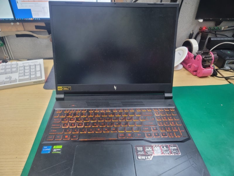 에이서 니트로 V 16 ANV16-71-53AK NE160QDM-NYL 180Hz NE160QDM-NY1 165Hz