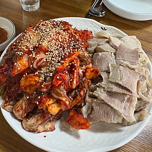 충무칼국수 - 은평구청 웨이팅 시간이 아깝지 않은 보쌈 맛집