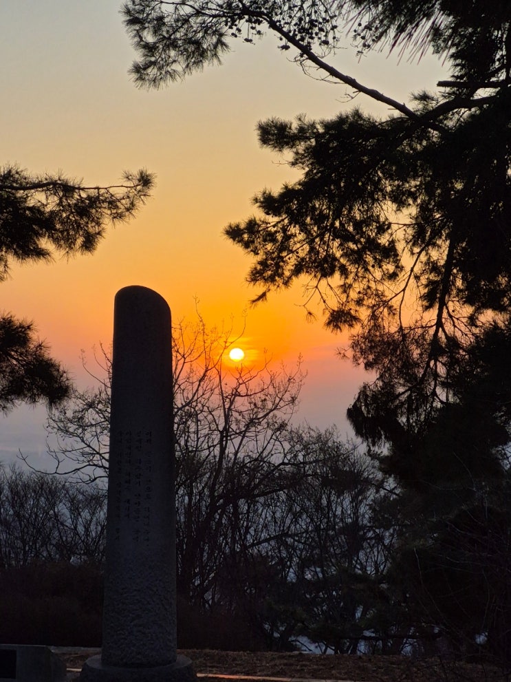 춘분인 오늘, 설봉산(칼바위)에서 일출을 보며...