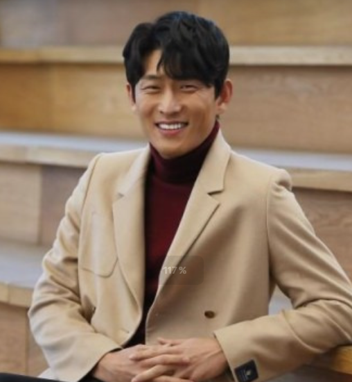 배우 고준 4월 결혼 리포트: '열혈 사제' 황철범에서 로맨틱한 남편으로, 화려한 변주의 서막