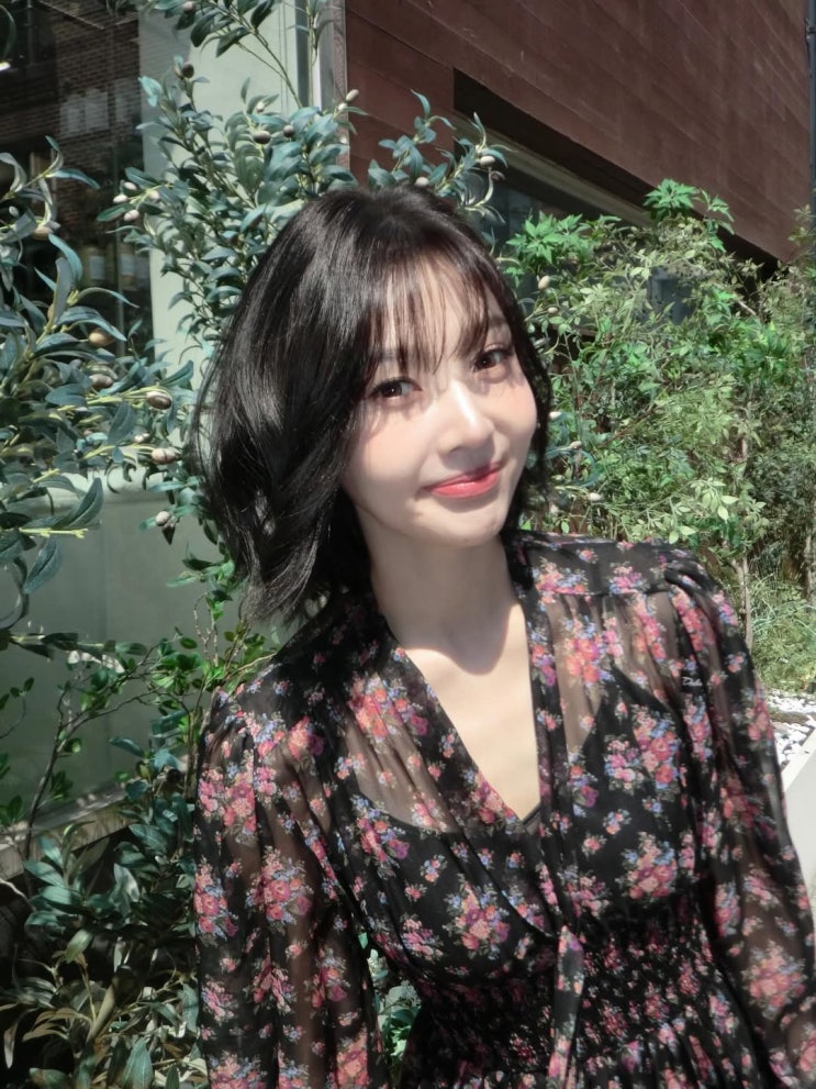  조이, 단발 변신 슬림 근황에서 보여준 리얼 예쁜 꽃무늬 원피스 코디