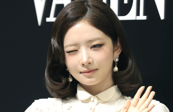 아이브 레이 프로필 나이 고향 학력 사건사고, 우아한 손인사