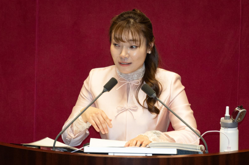 김예지 국힘 의원의 17시간 35분 점자 필리버스터...여야 모두 박수친 이유
