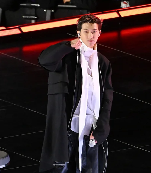  BTS RM "불편 감내한 시민·상인께 죄송" 사과 전했다