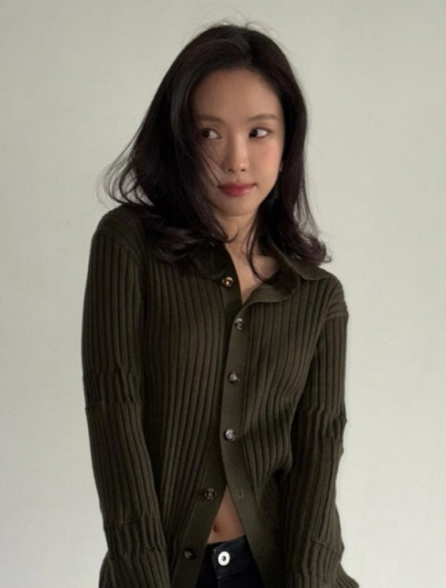   손나은 카디건 한 장으로 완성한 워너비 몸매! 드라마 '김부장' 속 변신 예고
