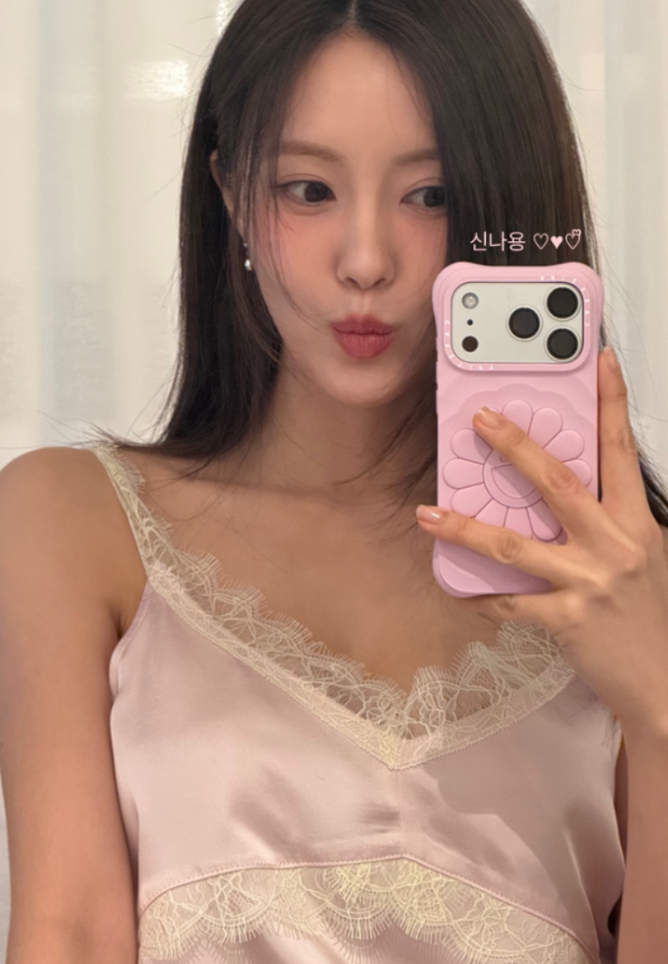   티아라 효민 파격적인 란제리룩 공항 패션! 청두 출국길 시선 강탈