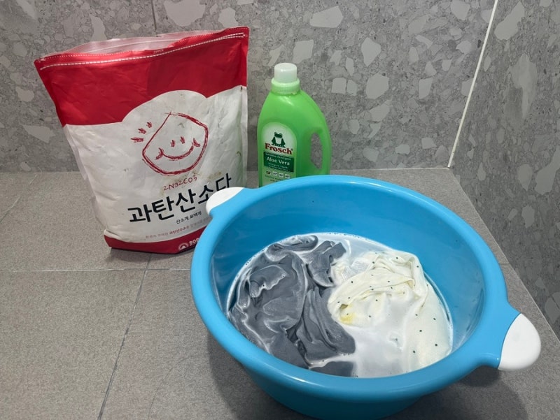 아기 똥 얼룩 지우기 | 옷에 묻은 아기 응가 세탁 방법